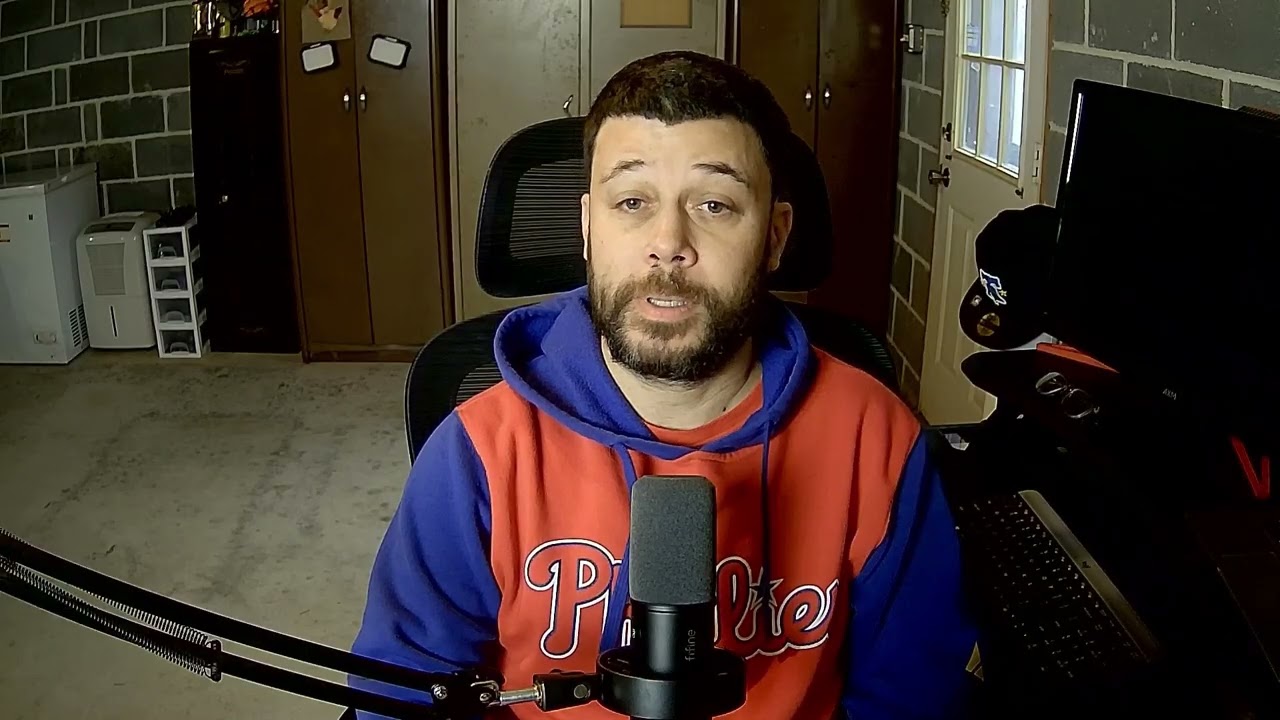 Наконец-то обновил своё оборудование для YouTube! Новый ракурс камеры и чистая студия.