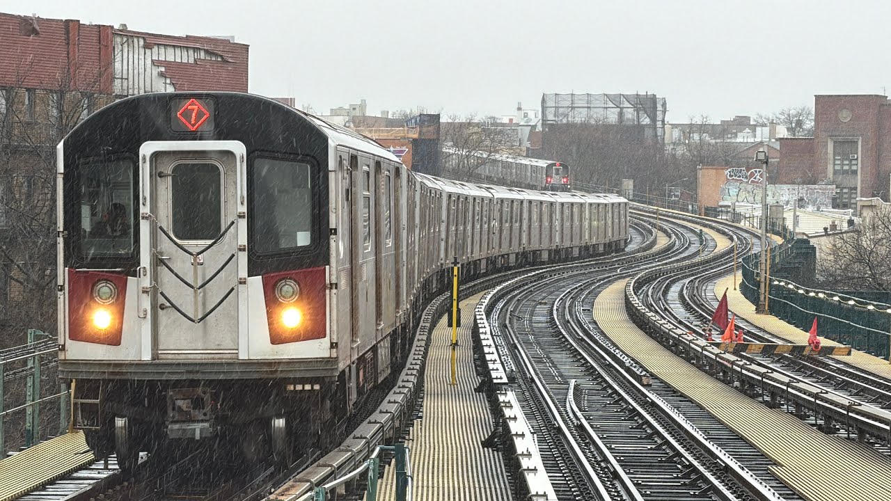 Bveyard R188 R188 7/7X Trains at Woodside-61 St in the Rain/Snow - YouTube