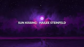 Download lagu SUN KISSING - HAILEE STEINFELD (LIRIK)