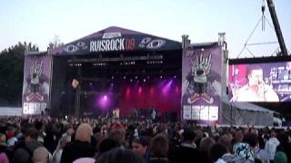 Faith No More - The Gentle Art of Making Enemies ( live Ruisrock 2009 Finland )
Live concert at Ruisrock 5.7.2009 (Finland - Turku).
Lyrics: The Gentle Art of Making Enemies
The words are so familiar -
All the same greats, the same mistakes
It doesnt have to be like this.
If you dont make a friend, now
One might make you -
So learn
The gentle art of making enemies
Dont look so surprised
Happy birthday...fucker
Blow that candle out,
Were gonna kick you
(dont say youre not because you are)
(dont say youre not because you are)
(history tells us that you are)
(history tells us that you are)
All you need is just one more excuse
You put up one hell of a fight
I wanna hear your very best excuse
Never felt this much alive
Your day has finally come -
So wear the hat and do the dance
And let the suit keep wearing you.
This year youll sit and take it
And you will like it -
Its the gentle art of making enemies
I deserve a reward
Cuz Im the best fuck that you ever had
And if I tighten up my hole -
You may never see the light again
(theres always an easy way out)
(theres always an easy way out)
(you need something wet in your mouth)
(you need something wet in your mouth)
Never felt this much alive Faith No More - The Gentle Art of Making Enemies ( live Ruisrock 2009 Finland )