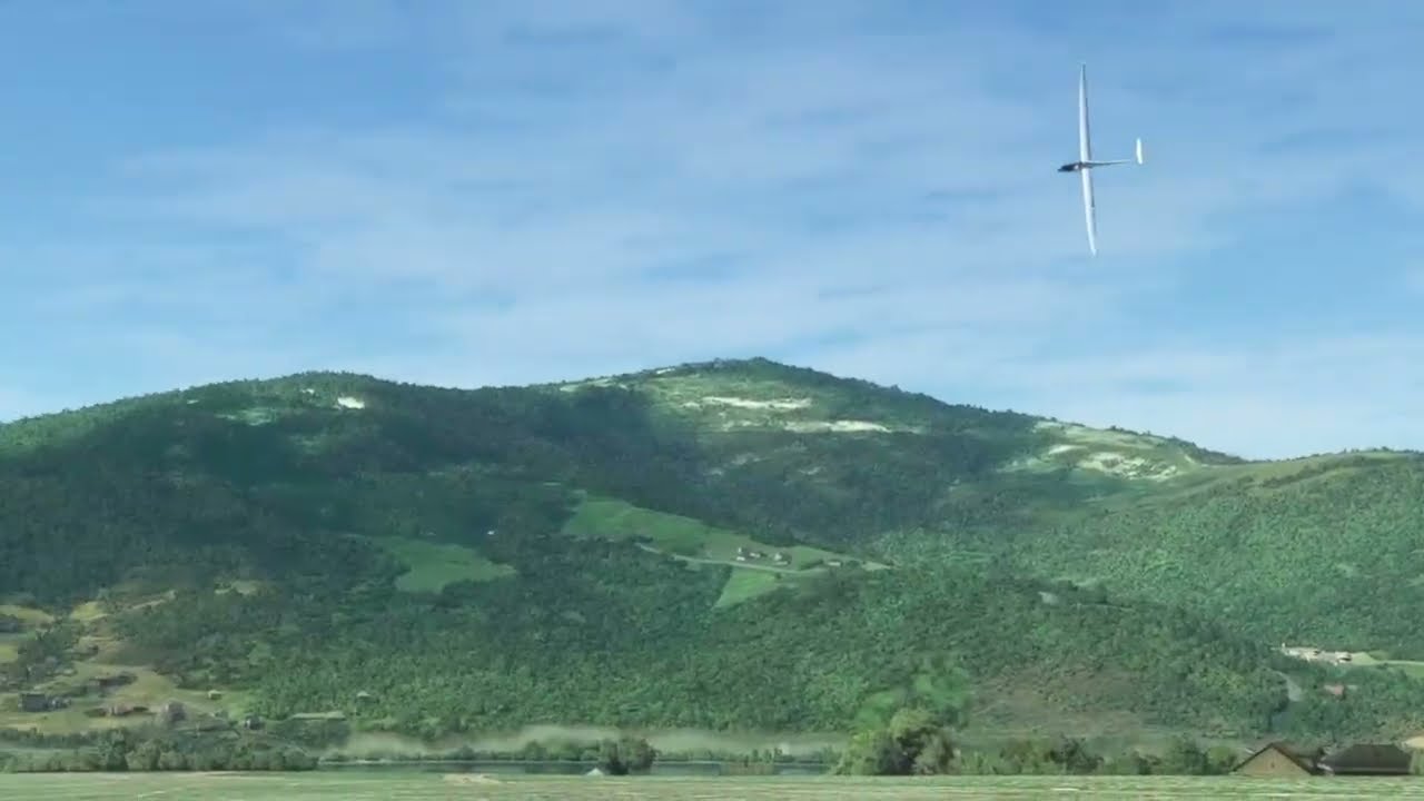 MSFS Reproduction of a Glider Approach in Zar, Poland