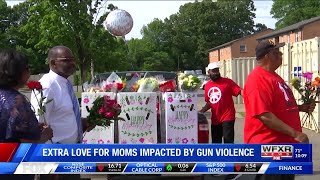 Lynchburg Peacemakers show their support for mothers in the Hill City
