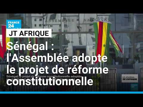 S&eacute;n&eacute;gal : l'Assembl&eacute;e adopte le projet de r&eacute;forme constitutionnelle qui sera soumis &agrave; r&eacute;f&eacute;rendum

L'Assembl&eacute;e nationale a adopt&eacute; lundi un texte r&eacute;visant la Constitution dans un climat tendu. La session a &eacute;t&eacute; marqu&eacute;e par des &eacute;changes houleux entre d&eacute;put&eacute;s et des &eacute;chauffour&eacute;es entre manifestants et policiers aux abords du Parlement.

#S&eacute;n&eacute;gal #lAssembl&eacute;e #adopte #projet #r&eacute;forme