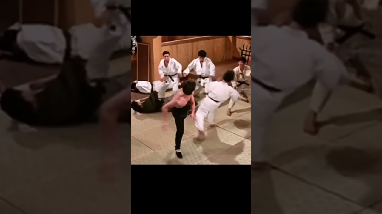 Epic moment of Bruce lee 