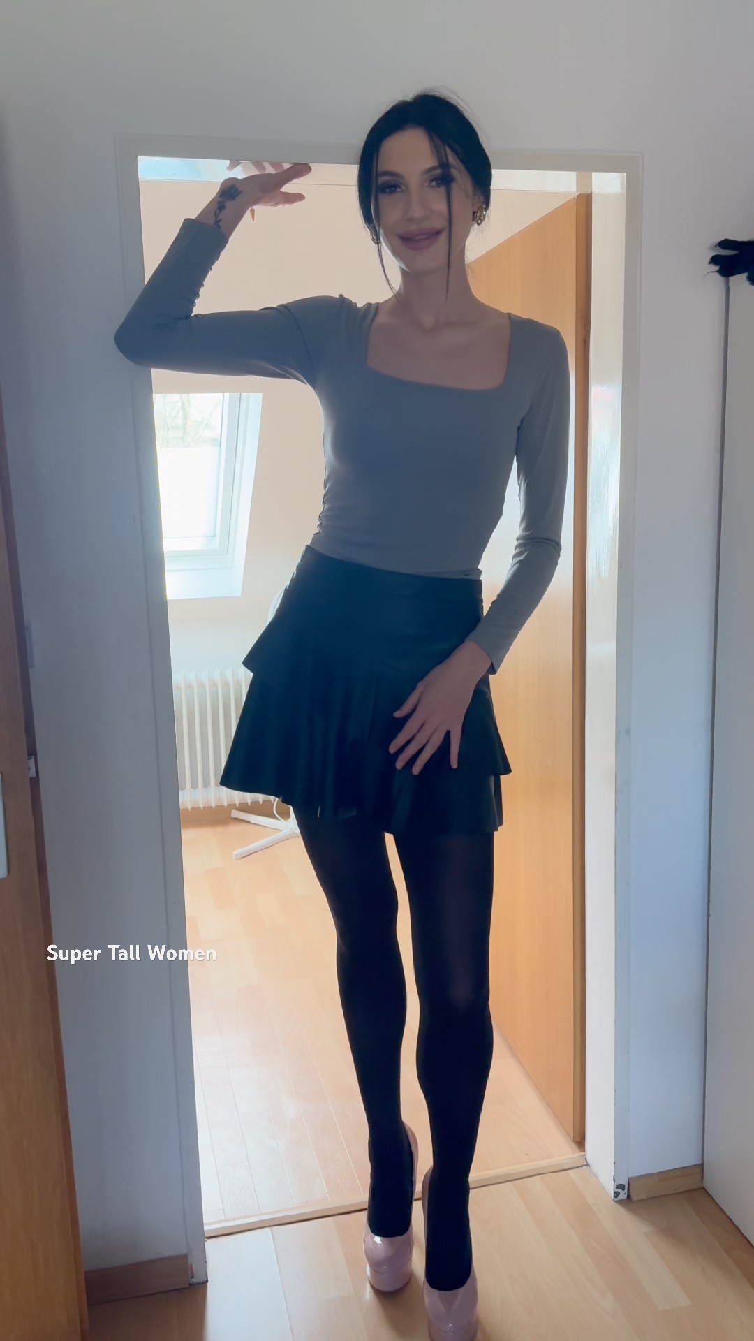 6'5” Alina vs Door Frame 😳🚪 7ft+ in Heels #Shorts - YouTube