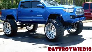 Toyota Tacoma on 28's with monster lift kit