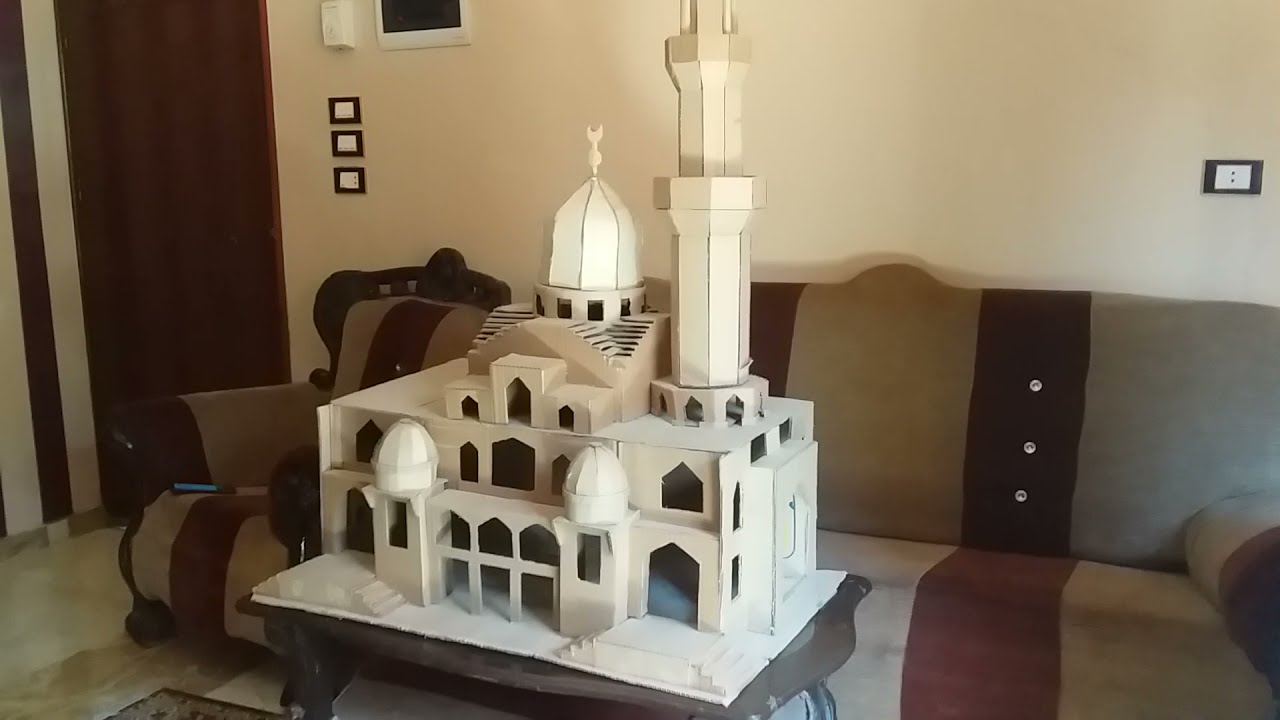 مسجد ضخم من الكرتون قبل الطلاء