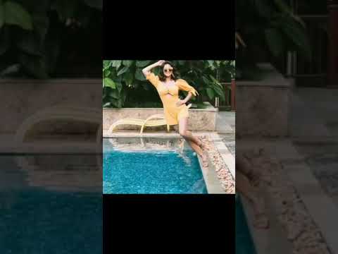 Sunny Leone hot pool Video
