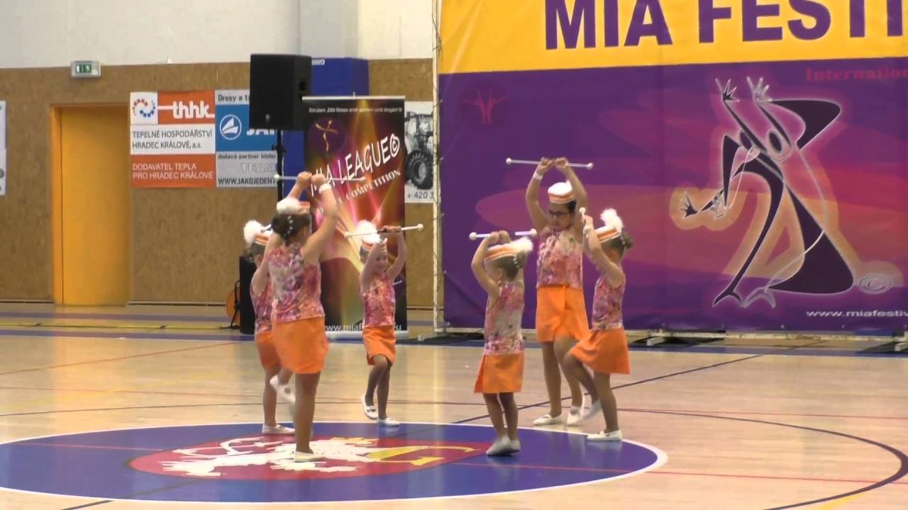 Mažoretky Scarlett Kutná Hora -  Malý brouček - krátká verze