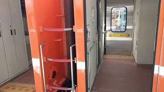 1182次EMU585+EMU582區間車,和5941次E401單電頭電頭車王+兩節未無階化莒光車廂+四節無階化莒光車廂新式自動門莒光號