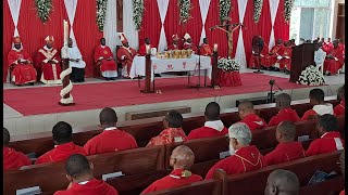 MAASKOFU wawachana WAKATOLIKI FEKI wavaaoVIJORA, wasojua LITURJIA, wataja SIFA za MKATOLIKI wa KWELI