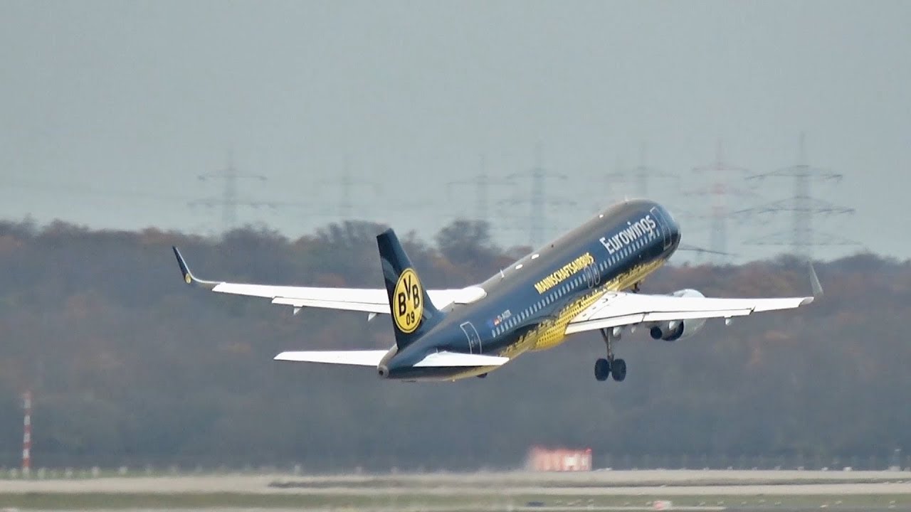 Do BvB Flugzeug Abflug - Borussia Dortmund Flieger hebt ab vom Flughafen Düsseldorf