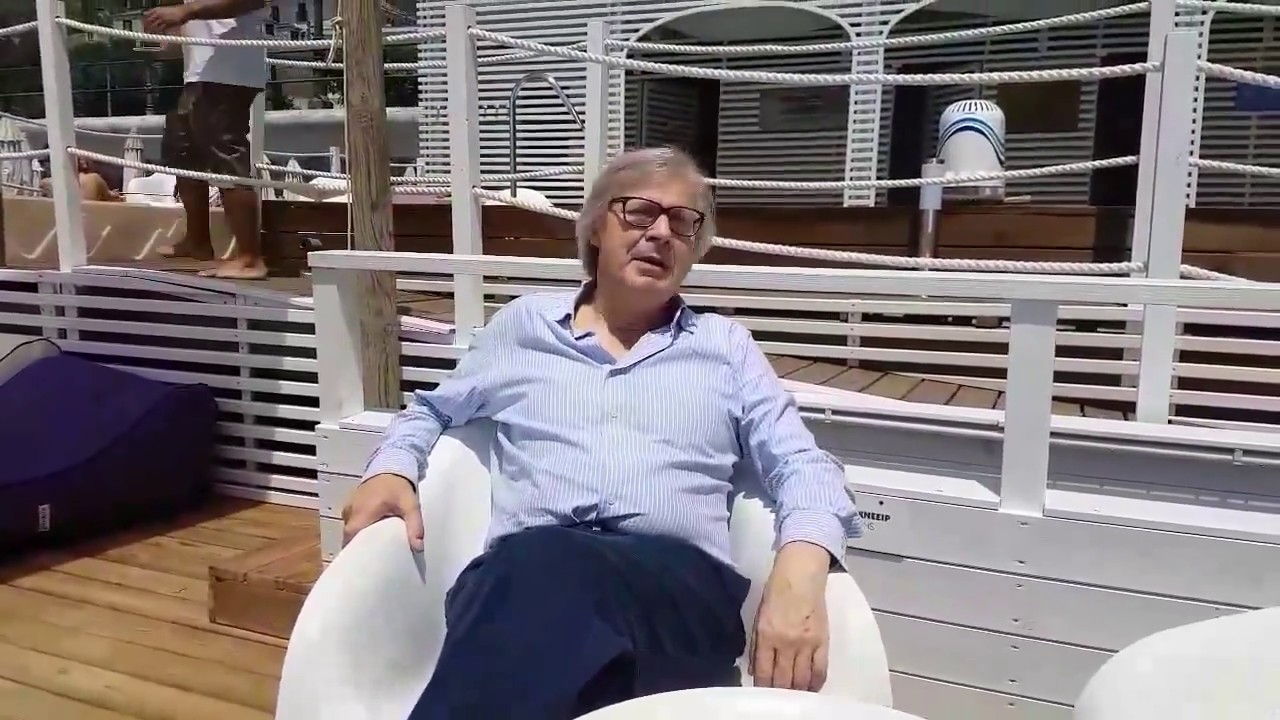 Vittorio Sgarbi presso l'OTIUM SPA sul mare della Costa d'Amalfi - IL VESCOVADO