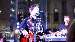 Can&#39;t Help Falling in Love Live at Sydney Apple Store 7th October 2011