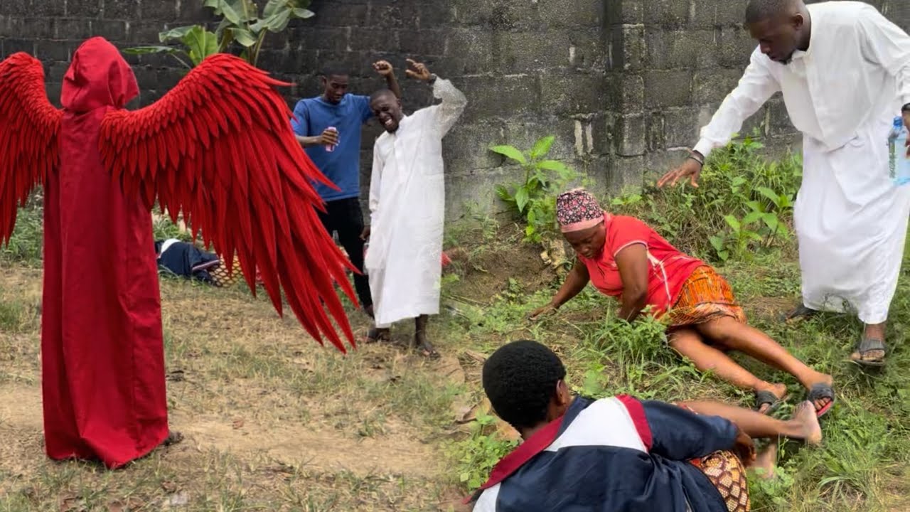 Чудо никогда не закончится. Ангел тьмы был послан, чтобы свести ее с ума уже 5 лет.