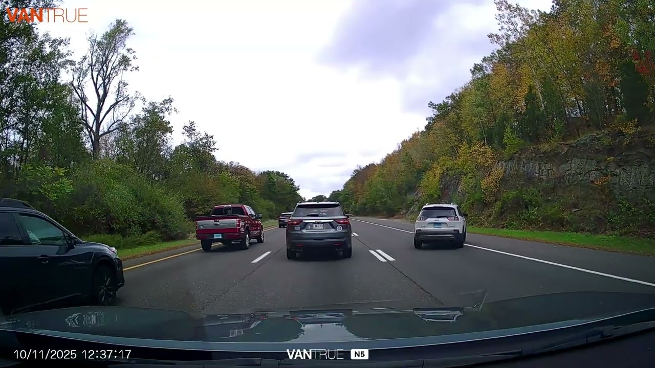 Dangerous 3 Lane Changeover in Heavy Traffic - CT License AR-85769