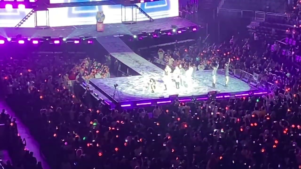 220226 TWICE 트와이스 - Like Ooh Ahh + Outro at UBS Arena