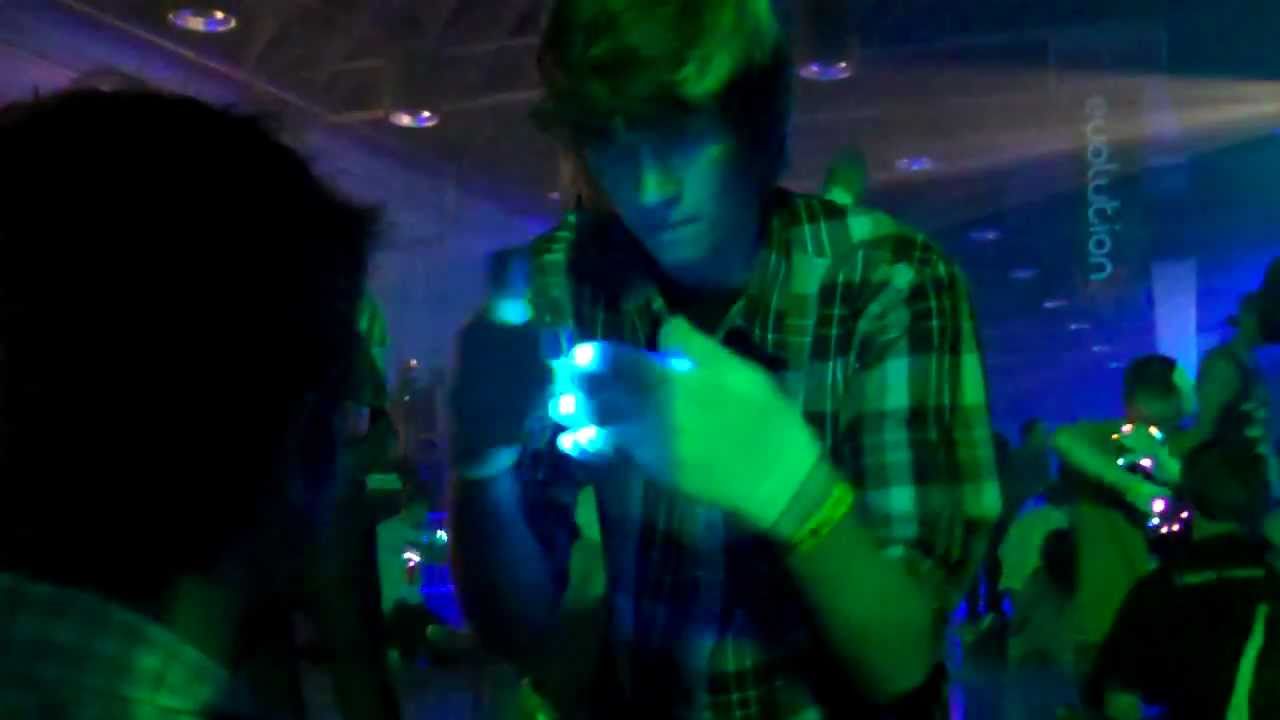 International Gloving Championship 2011: [FP](YWG) Chaz Light Show