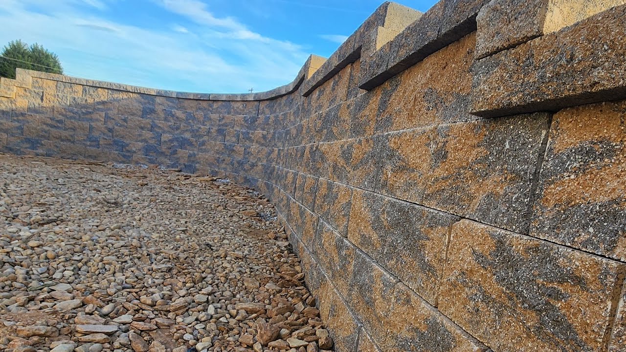 Keystone Retaining Wall Campac 3 Straight Face | Hanover, PA Hardscaper | DREAMscapes Retaining Wall