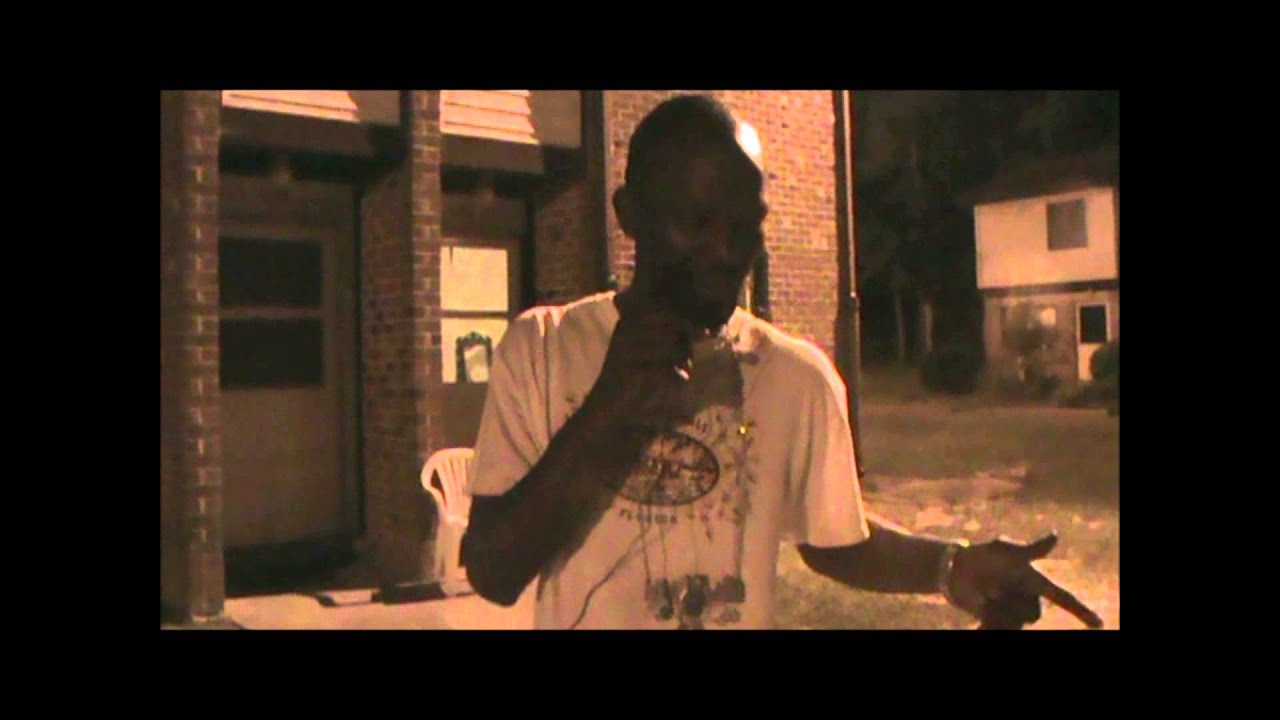 K-HYFEN singing to his girl on the phone