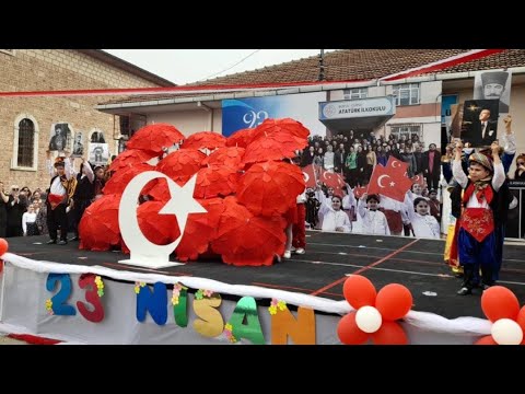 23 Nisan Şemsiye Gösterisi (İzmir Marşı)