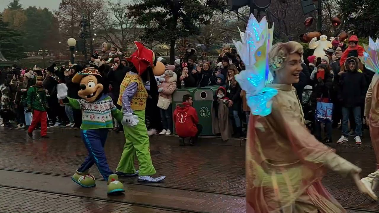Mickey's Dazzling Christmas Parade , Disneyland Paris, 2nd December 2022, 🏰 Main Street U.S.A.
