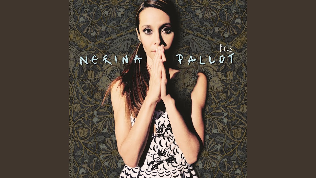 在 YouTube 上观看 Geek Love (Strings Version) 在 YouTube 上观看 Geek Love (Strings Version)