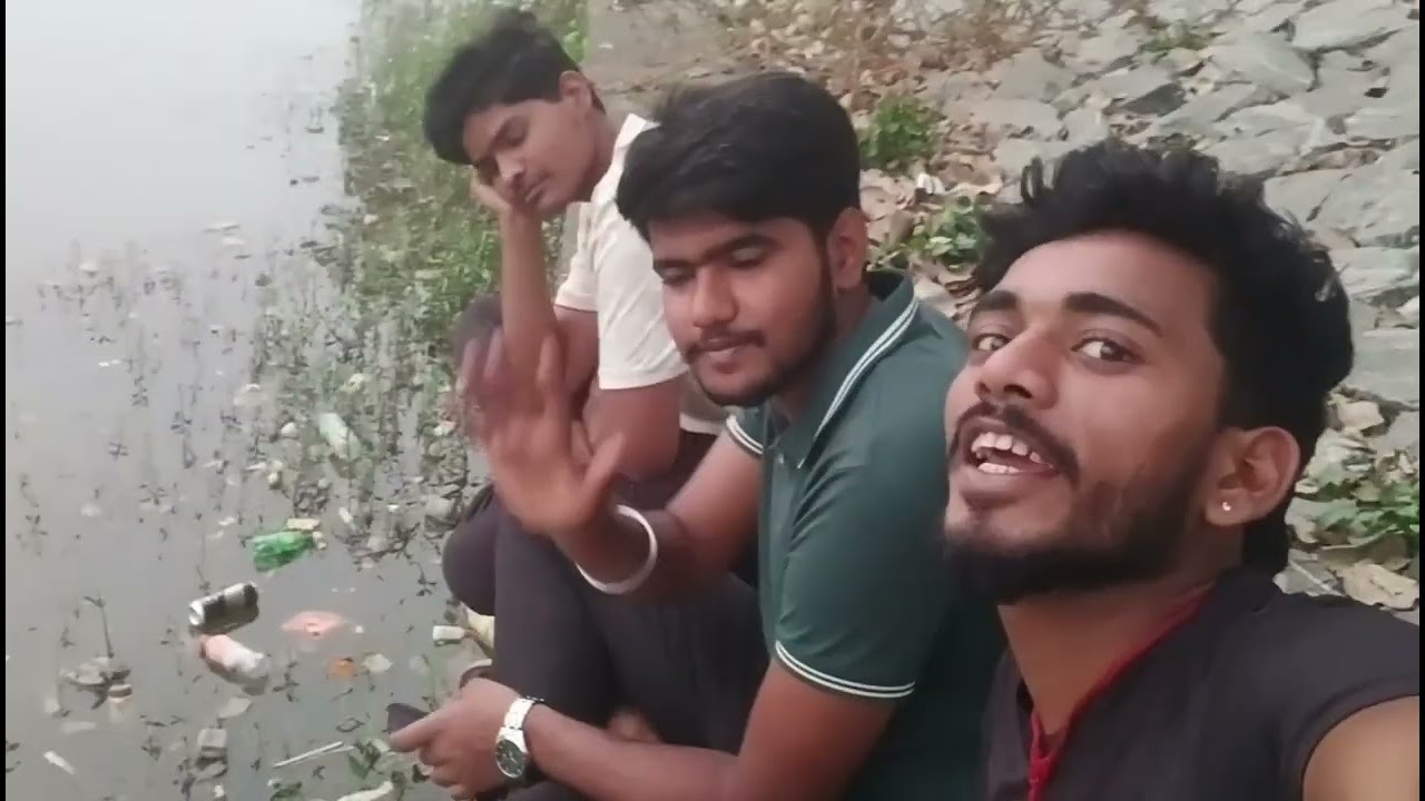 To guys aaj ki video mein dost ka phone banvane ke liye gaye the