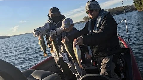 THIS MAGICAL DOCK was FULL of BIG Bass! | Lake Norman Bass Fishing 
