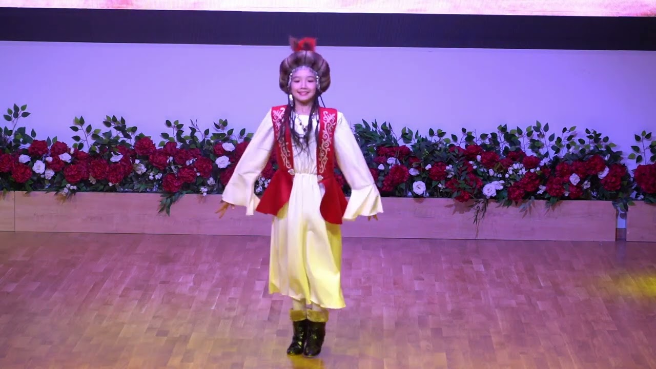 15  Средняя школа им Тугол уулу Усупбек   Кыргызский народный танец Тоолуктардын тоо бийи   Темирбек