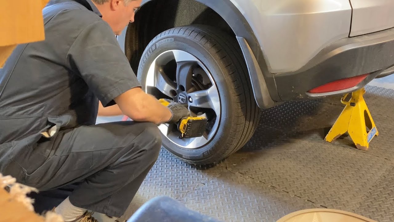 Honda HR-V Rear Brakes (Discs & Pads) Replacement - YouTube