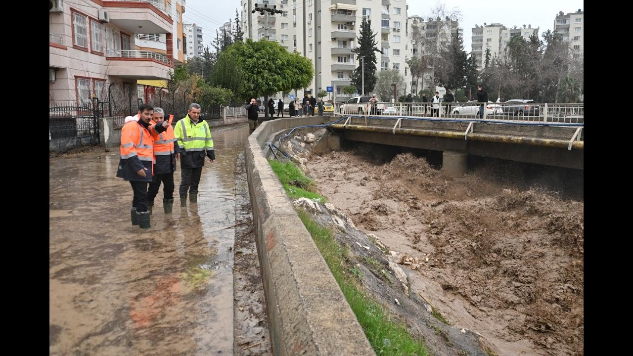 MERSİN BÜYÜKŞEHİR BELEDİYESİ VE MESKİ EKİPLERİ SAĞANAK YAĞIŞ BOYUNCA SAHADA