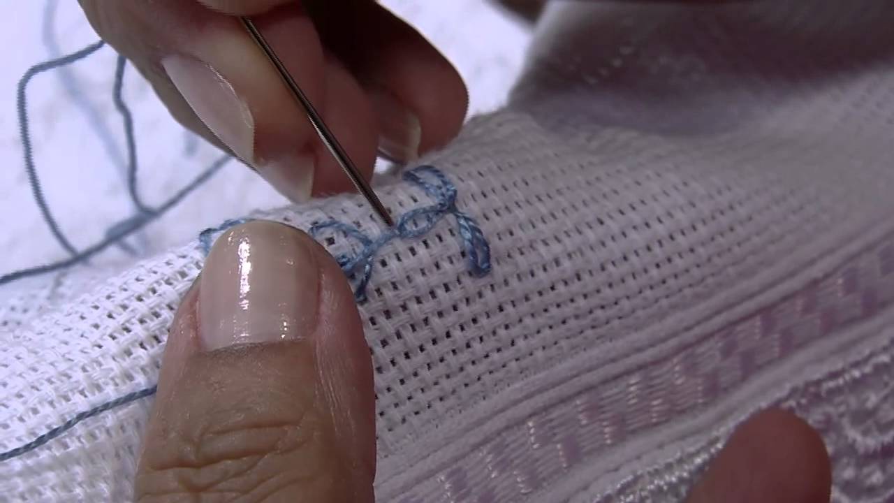 Mulher.com 12/02/2015 Ponto crivo flores e bainha aberta por Leila Jacob Parte 1