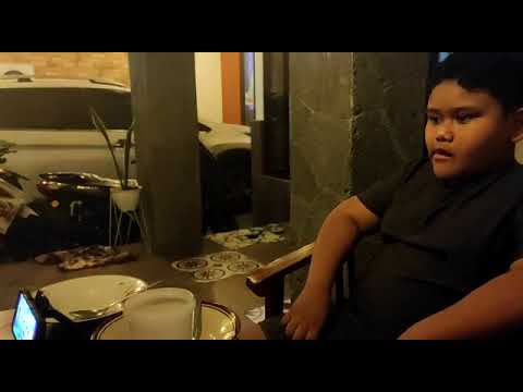 Video: Makan Malam Di Teras