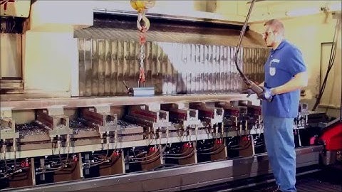 HILMA-Maschinenschraubstock "ASH" mit Wegmeßsystem in der Anwendung