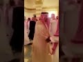 امير الرياض يقول لشايب للحين انت حي الشايب رد عليه يقول قل ما شاء الله