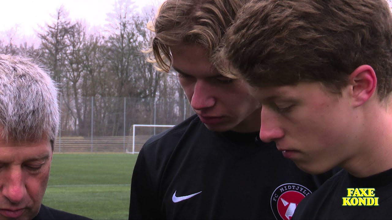 fcm 36 Jesper Olsen instruerer FCM i straffe inden United-kampen