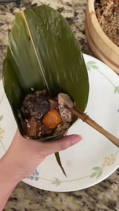 How to wrap a Chinese glutinous rice dumpling (zongzi)