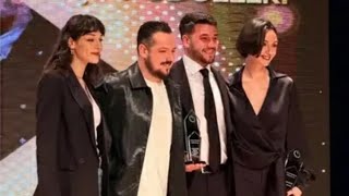 Sono Arrivate Le Foto Divertenti Di Birce Akalay Della Serata.