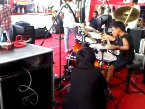 D'Three Band Rotterdam Makassar