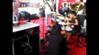 D'Three Band Rotterdam Makassar