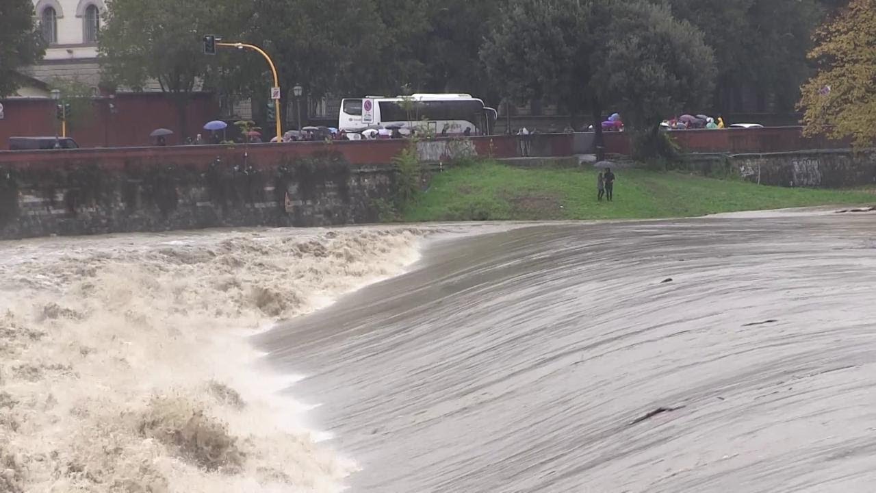 Allerta meteo in Toscana, Rossi: "danni diffusi, domani faremo la conta"