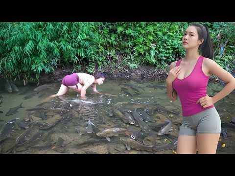 How to Catch Fish by Draining the Pond: Amazing Bare Hand Fishing Skills