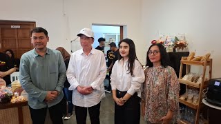 Download Lagu Mertua Gibran Malu-malu Minta Foto Bareng Jokowi untuk 'Penglaris' Resto Sambel Belut MP3 Download Lagu Mertua Gibran Malu-malu Minta Foto Bareng Jokowi untuk 'Penglaris' Resto Sambel Belut MP3