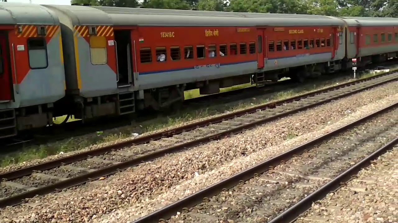 Jaipur Sikar DEMU Parallel Departing With Ajmer Jammu tawi Pooja SF Express