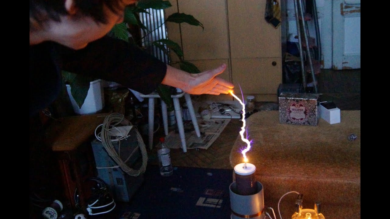 Vacuum Tube Tesla Coil on GU-81M - YouTube