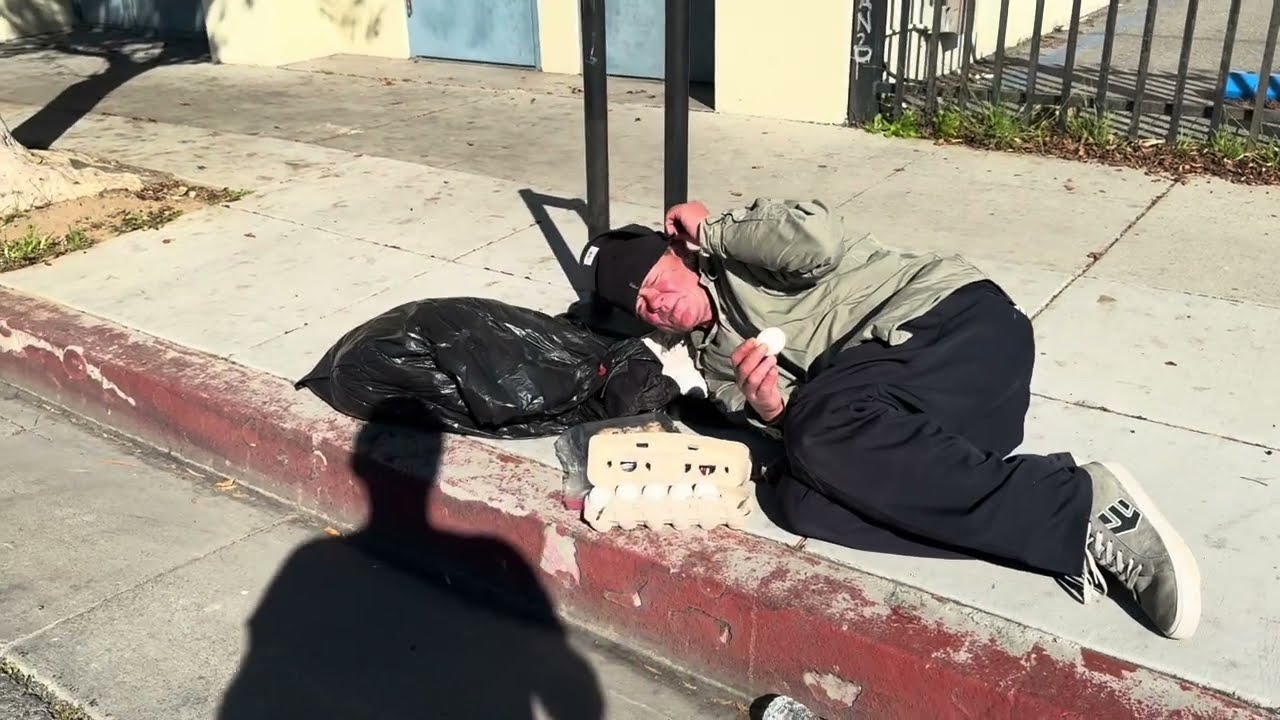 ‘Street Soldier’ struggling in Venice Beach looking for work 