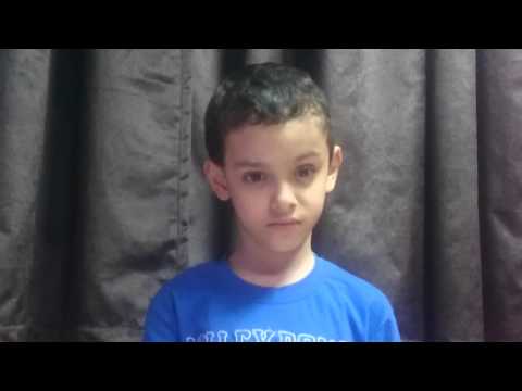 بيلعب حواجبه عمر