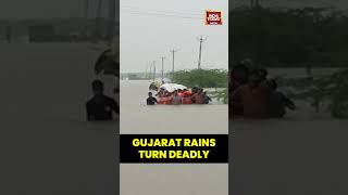 Gujarat District S Rescue Villagers Trapped In Heavy Rain In Devbhumi Dwarka