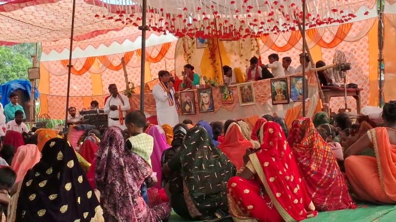 अभिषेक शाक्य Ganw नगला सपडिन में बौद्ध धार्मिक कथा में कुछ प्रवचन देते हुए 